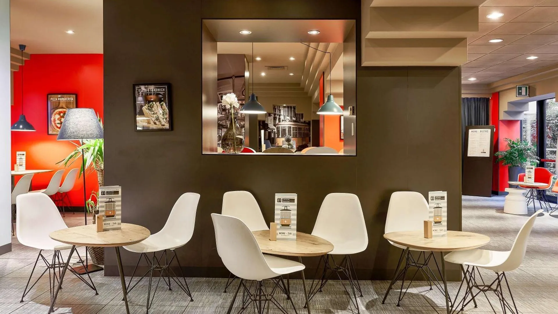 מלון Ibis Milano Centro 3*, מילאנו