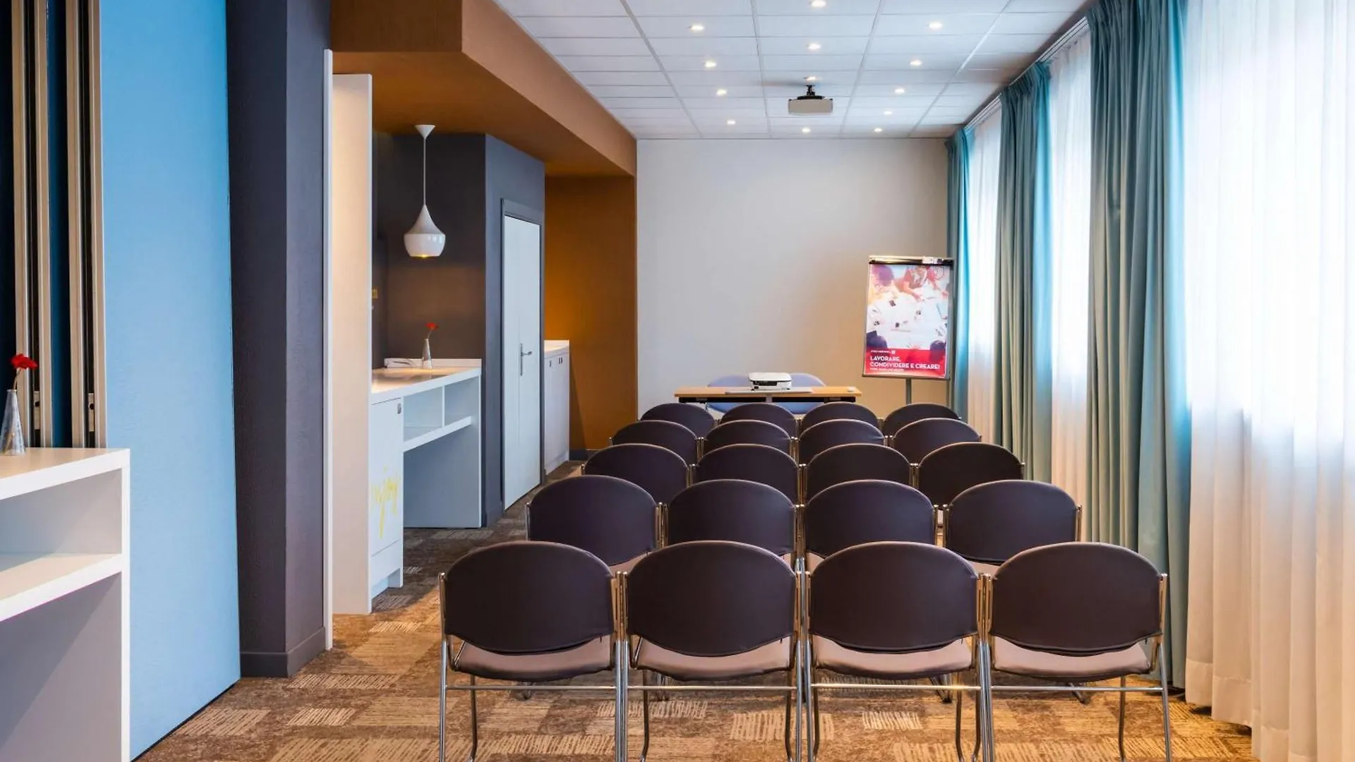 מלון Ibis Milano Centro 3*, מילאנו