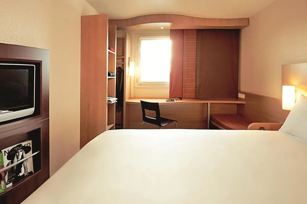 מלון Ibis Milano Centro 3*, מילאנו